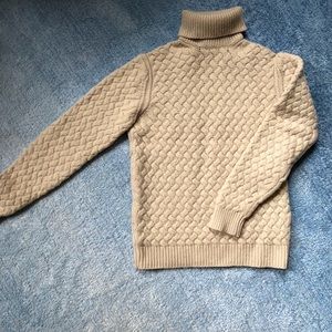 Cozy Massimo Dutti ivory cable-knit sweater